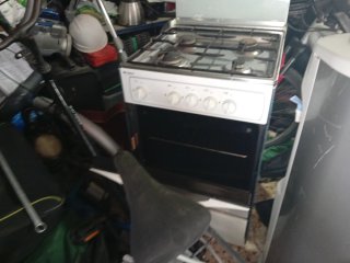 Horno de gas blanco con tapa de cristal