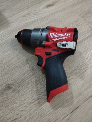 Taladro Milwaukee M12 FPD2 sin usar