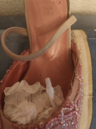 Zapatos rosas con abalorios