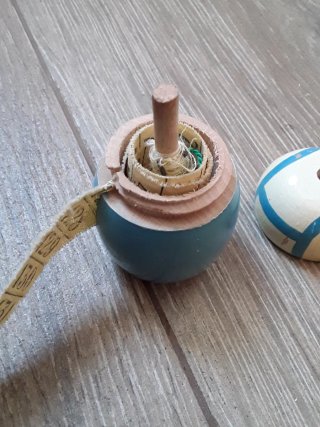 Cinta métrica antigua de juguete