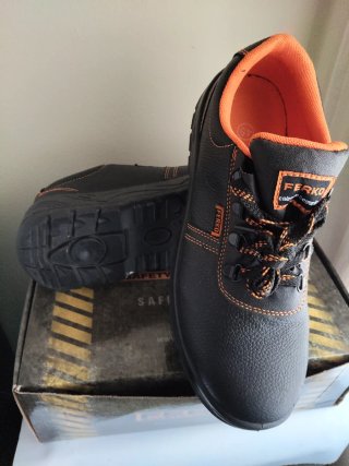 Zapatos de seguridad Ferko negros y naranjas