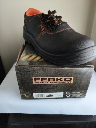 Zapatos de seguridad Ferko negros y naranjas