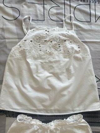 Conjunto Oysho Top y Short Blanco Bordado