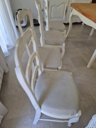Mesa extensible y 4 sillas madera