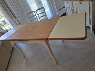 Mesa extensible y 4 sillas madera