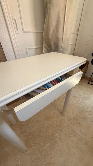Mesa auxiliar blanca metal y plástico
