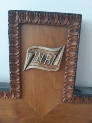 Cruz de madera con figura de Jesucristo (INRI)