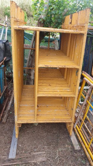 Andamio metálico amarillos