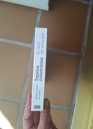 TARJETAS COMERCIALES : EL ARTE DE SALUDAR