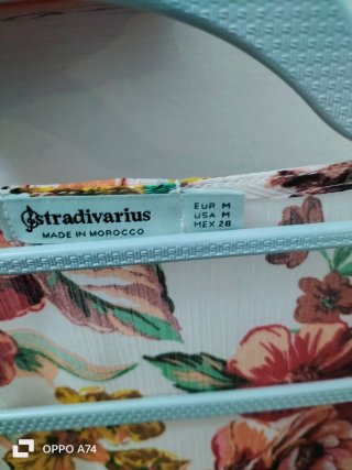 Blusa Stradivarius floral talla M