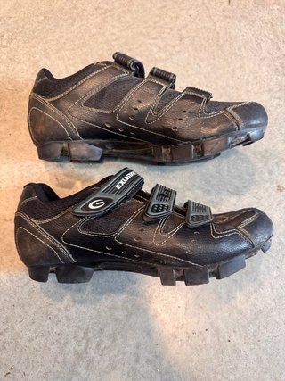 Zapatos de Ciclismo. Número 41 (sin calas)