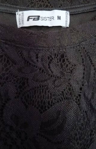Camiseta encaje manga corta negra