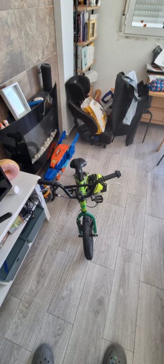 Bici niño/a + casco (poco uso)