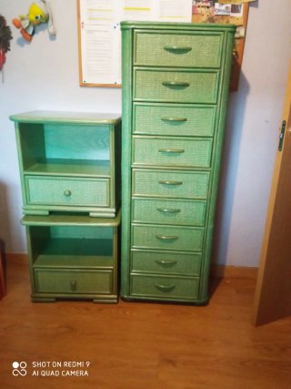 Comodini e comò abbinati verde