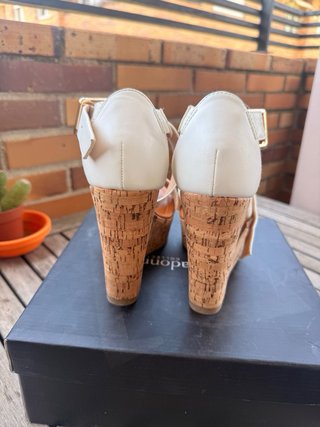 Sandalias cuña blancas y corcho verano