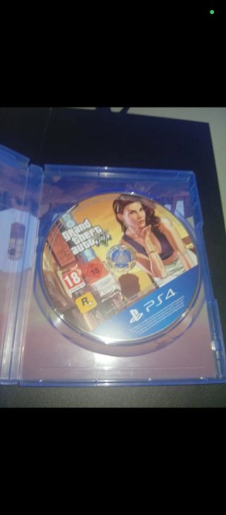Consola PS4 + 4 Juegos + Funko Pop Fortnite