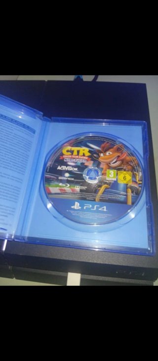 Consola PS4 + 4 Juegos + Funko Pop Fortnite