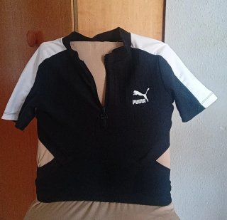 Top deportivo Puma negro y blanco