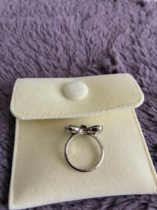 Anillo Swarovski Lazito Morado y Plateado