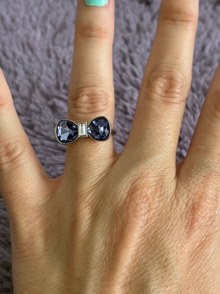 Anillo Swarovski Lazito Morado y Plateado