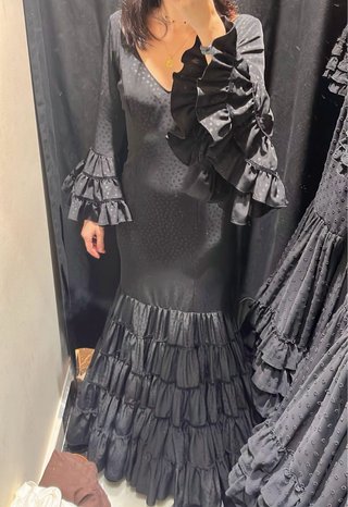 Vestido de gitana negro con lunares negros