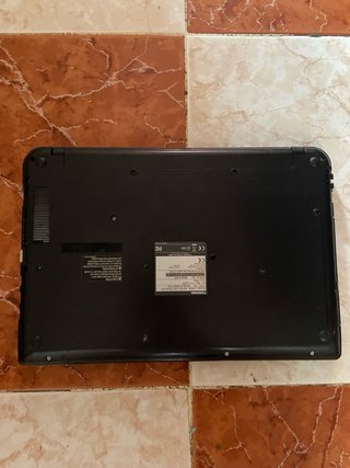 Toshiba Satellite + Cargador Original