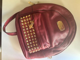 Mochila Michael Kors Roja con Tachuelas