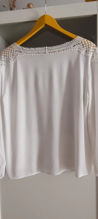 Blusa blanca con encaje