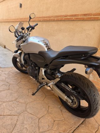 HONDA HORNET CB600F 2010 – ¡IMPECABLE!