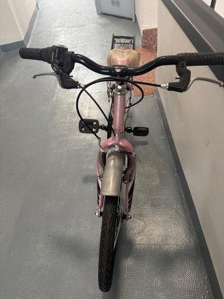 Bicicleta infantil rosa y blanca