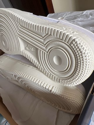 Nike Air Force 1 LV8 Beige/Blanco SIN ESTRENAR