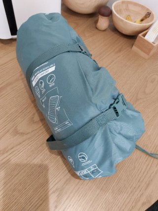 Colchoneta de camping 3kg marca Decathlon