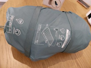 Colchoneta de camping 3kg marca Decathlon