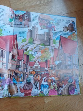Libro Busca en el castillo medieval. Ed. Susaeta