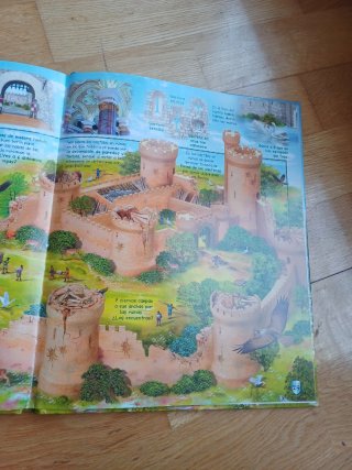Libro Busca en el castillo medieval. Ed. Susaeta