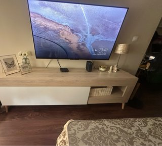 Mueble TV madera y mimbre como nuevo