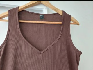 Vestido midi canalé marrón chocolate