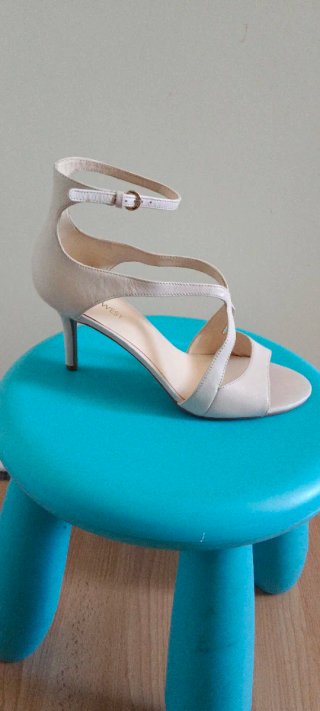 Sandalias tacón beige