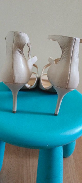Sandalias tacón beige