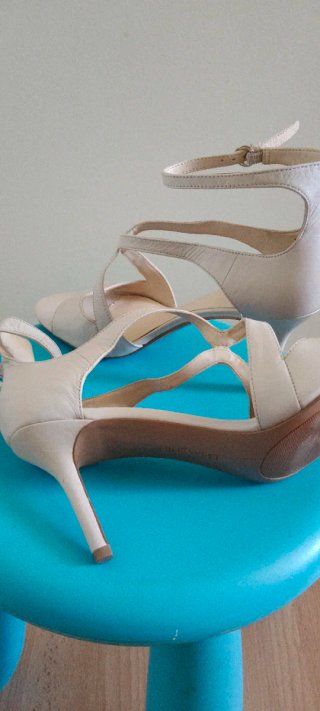 Sandalias tacón beige