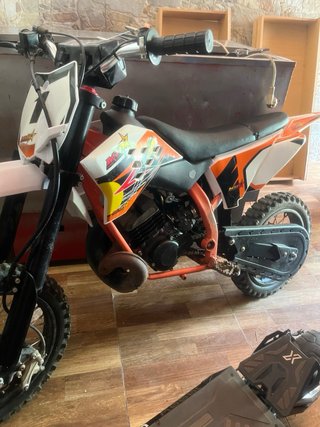 Moto de cross 49cc naranja y blanca