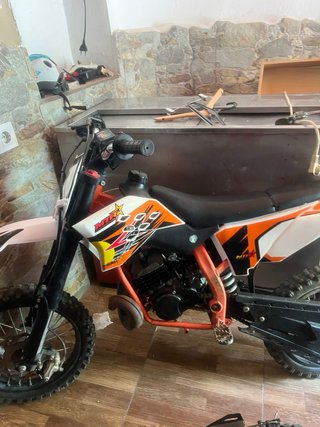 Moto de cross 49cc naranja y blanca