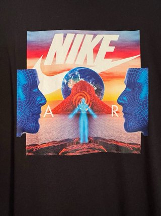 Camiseta Nike Negra con Diseño Gráfico