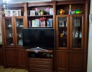 Mueble de salón madera y cristal