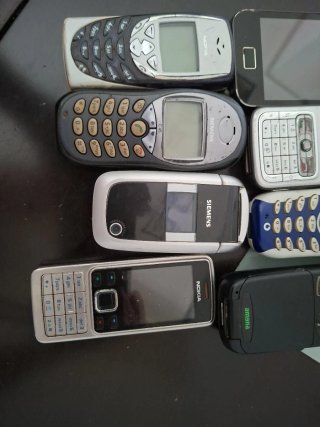 Lote de móviles antiguos: Nokia, Samsung, Siemens,