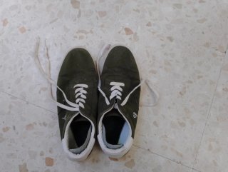 Zapatillas verdes y blancas