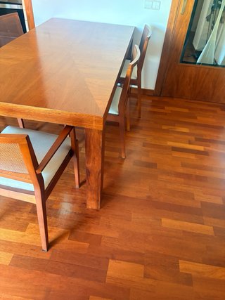 Mesa comedor madera maciza.  8personas + 6 sillas