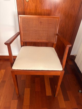 Mesa comedor madera maciza.  8personas + 6 sillas