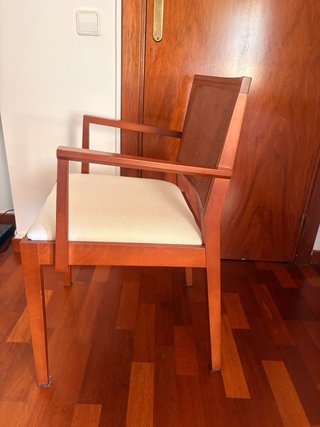 Mesa comedor madera maciza.  8personas + 6 sillas