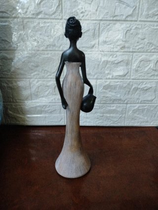 Figura Mujer Africana con Cántaro
